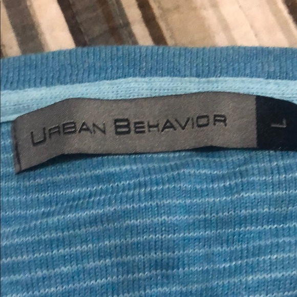 ❤️ 2 items for $10!  Men’s Urban Behavior Sweater Size Large - Picture 4 of 4